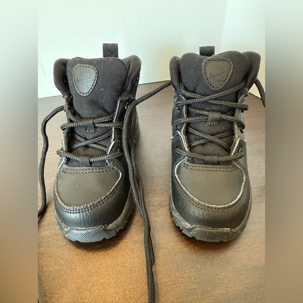 Nike Black Kids Boots size 7 worn once